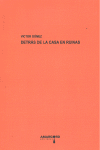 detrás de la casa en ruinas