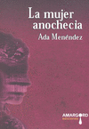 La mujer anochecía